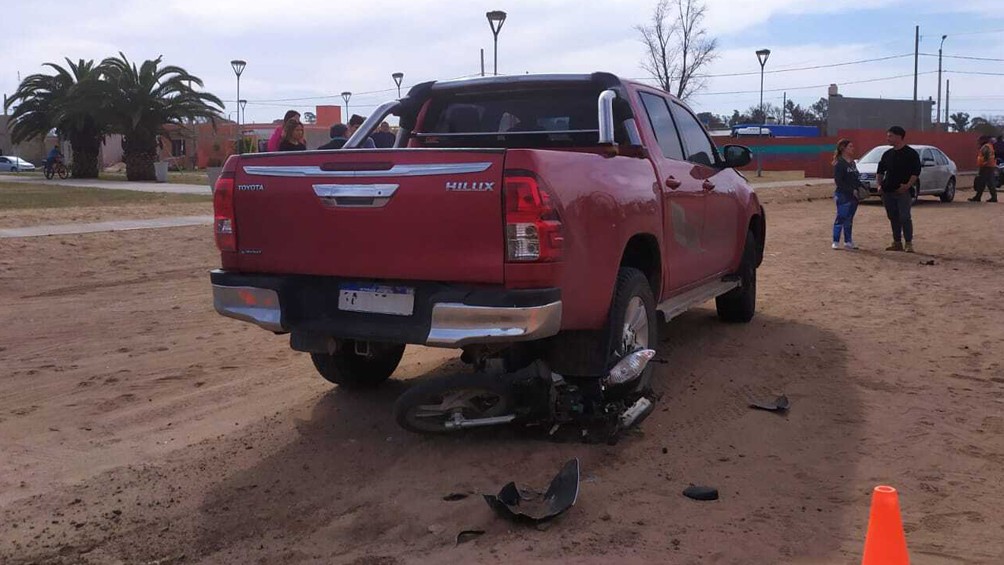 Otro accidente en Barrio San Vicente entre camioneta y moto